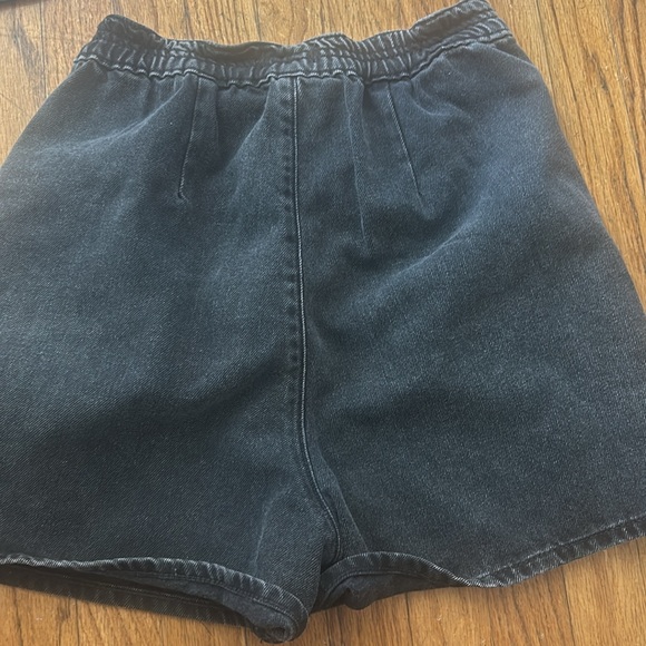 These are a pair of grey shorts never worn still with price tags - Picture 3 of 7